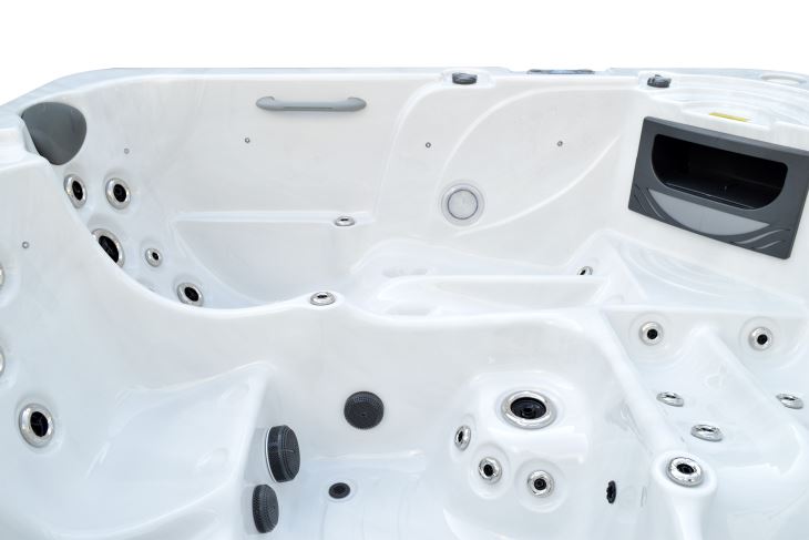 5A26  family spa hot tub